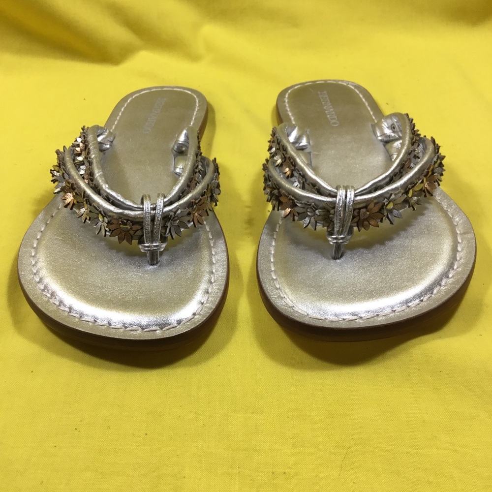 Bernardo Silver Braided Thong Sandals for Women SZ 8 NWT - Picture 2 of 9